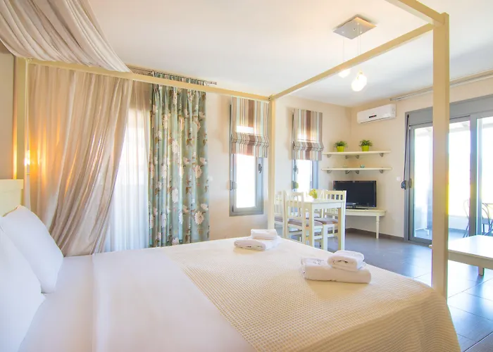 Ntinas Filoxenia & Aparthotel 4*